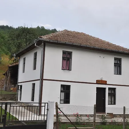House Sheila Plachkovtsi